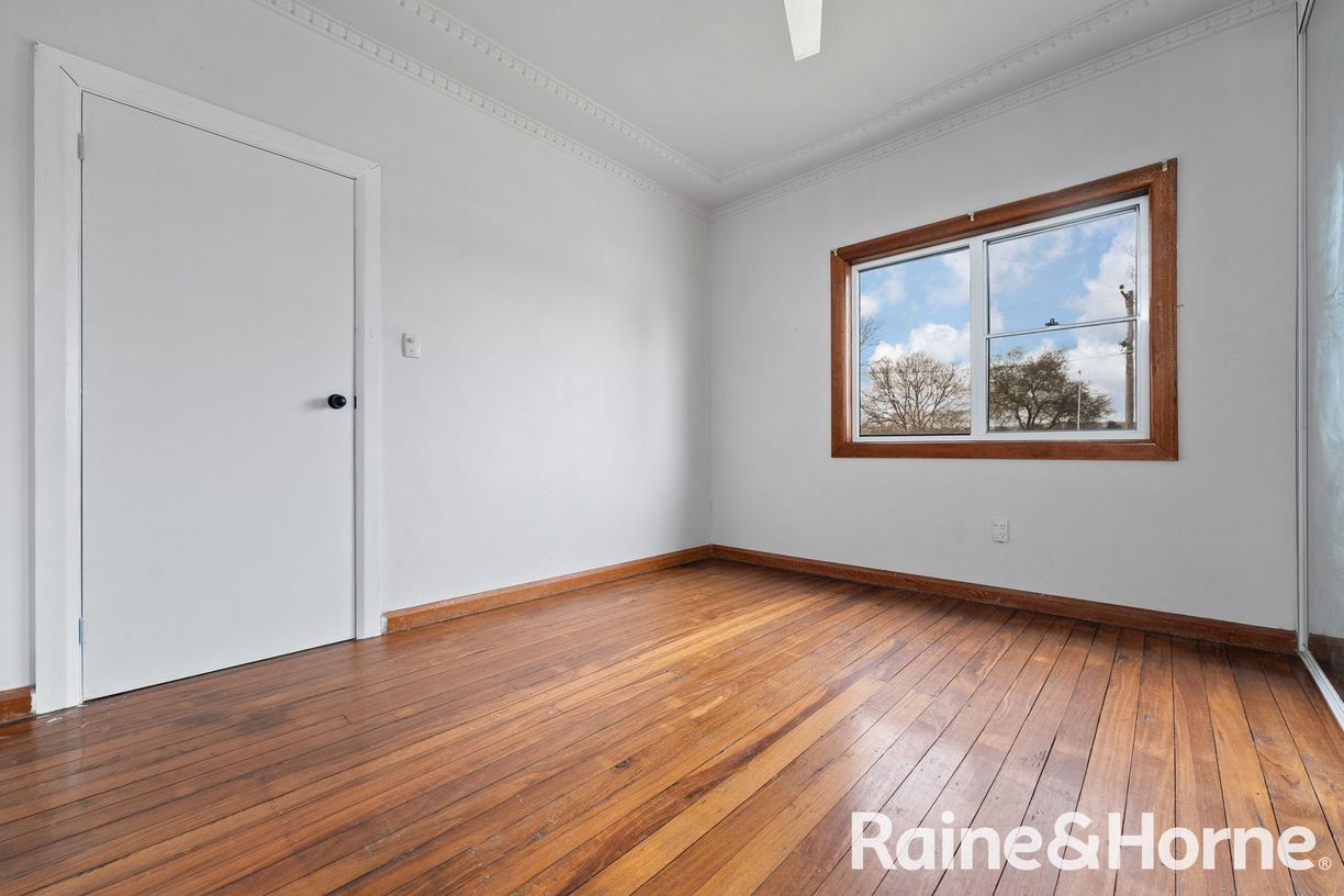 145 Binnia Street — photo 9 of 18