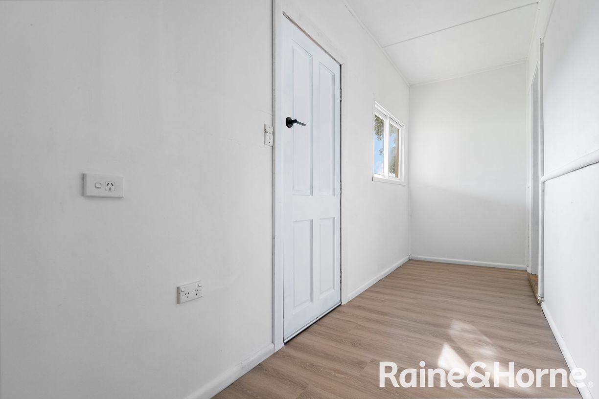 145 Binnia Street — photo 10 of 18