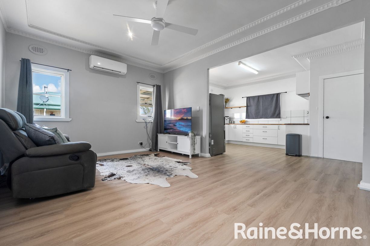 145 Binnia Street — photo 6 of 18