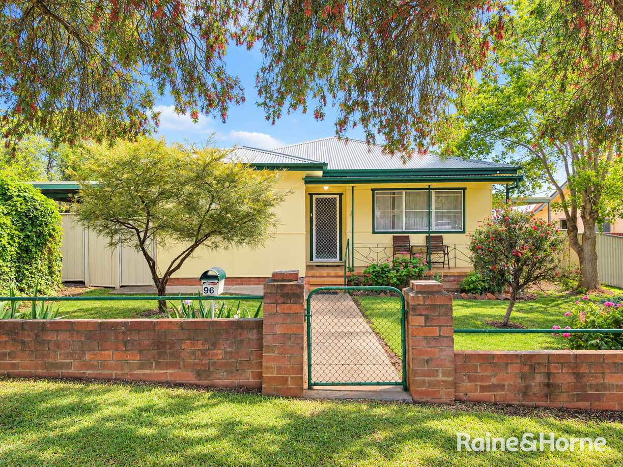 96 Belmore Street — photo from Raine & Horne Gulgong | Kandos
