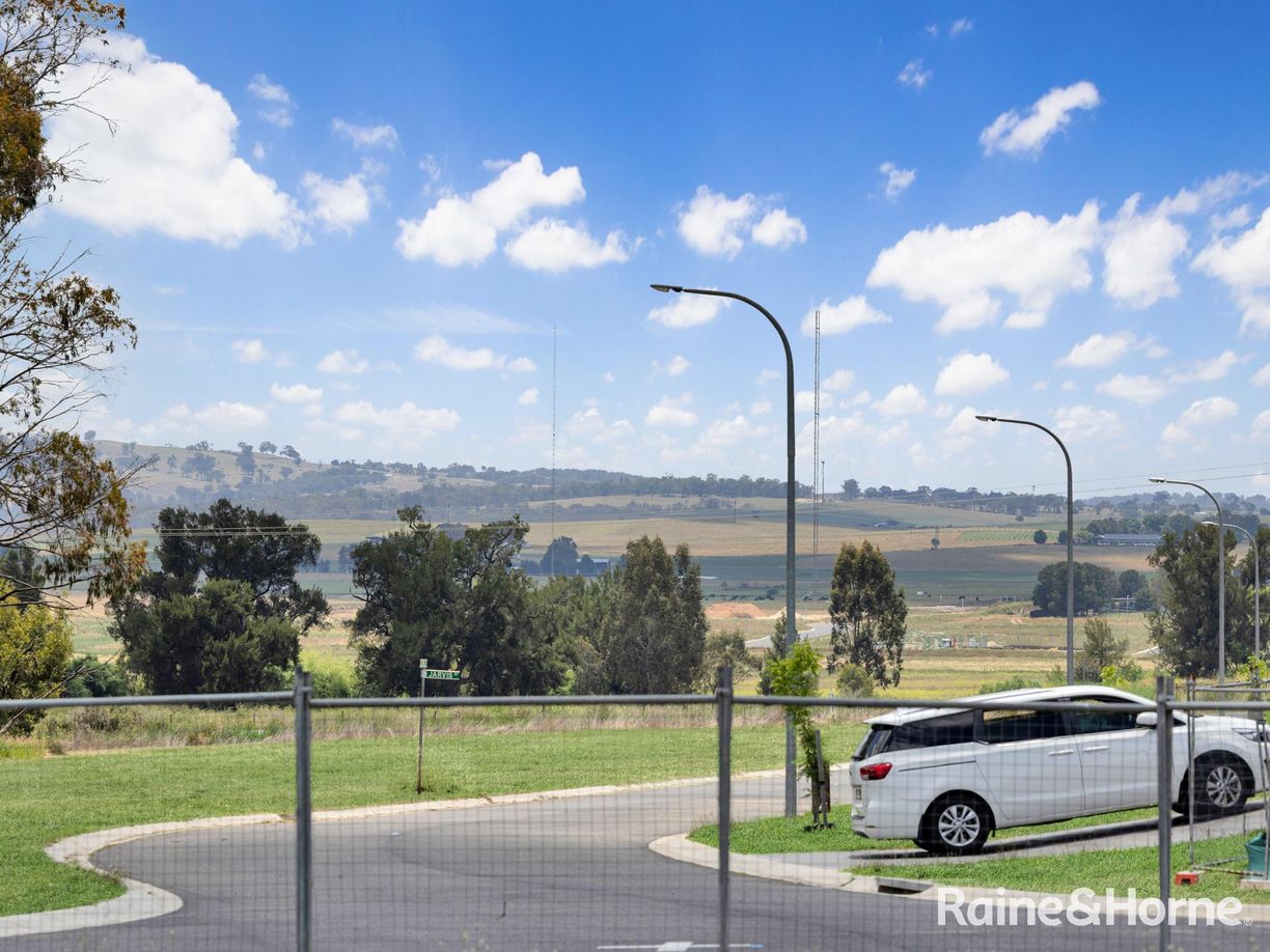 27 Campbell Close — photo 5 of 6