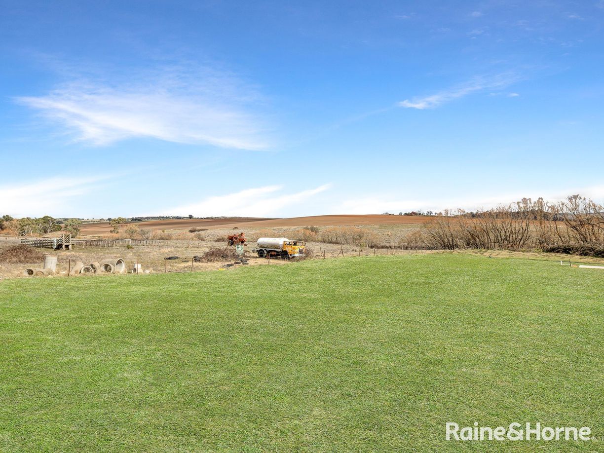 28 Campbell Close — photo from Raine & Horne