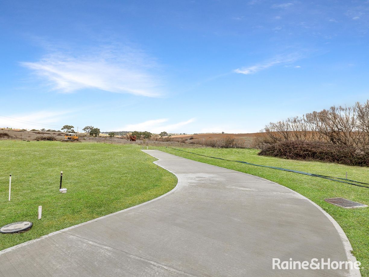28 Campbell Close — photo 4 of 7