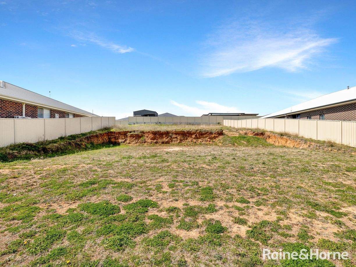 14 Dovey Drive — photo 2 of 8