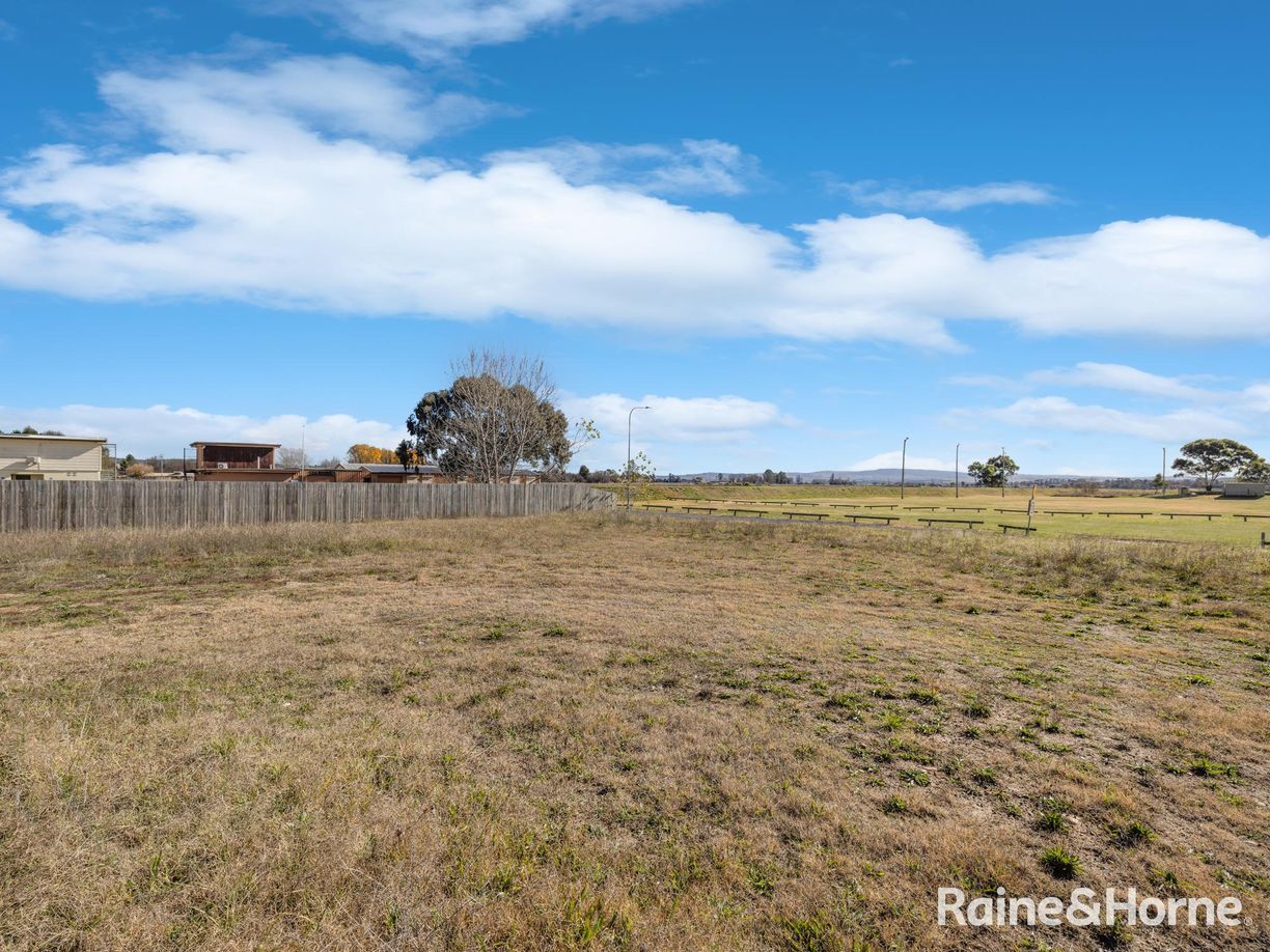 14 Ablett Court — photo 3 of 5