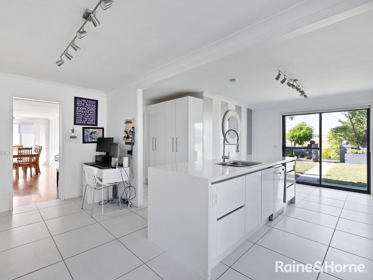 136 Dunkeld Road — photo 6 of 25