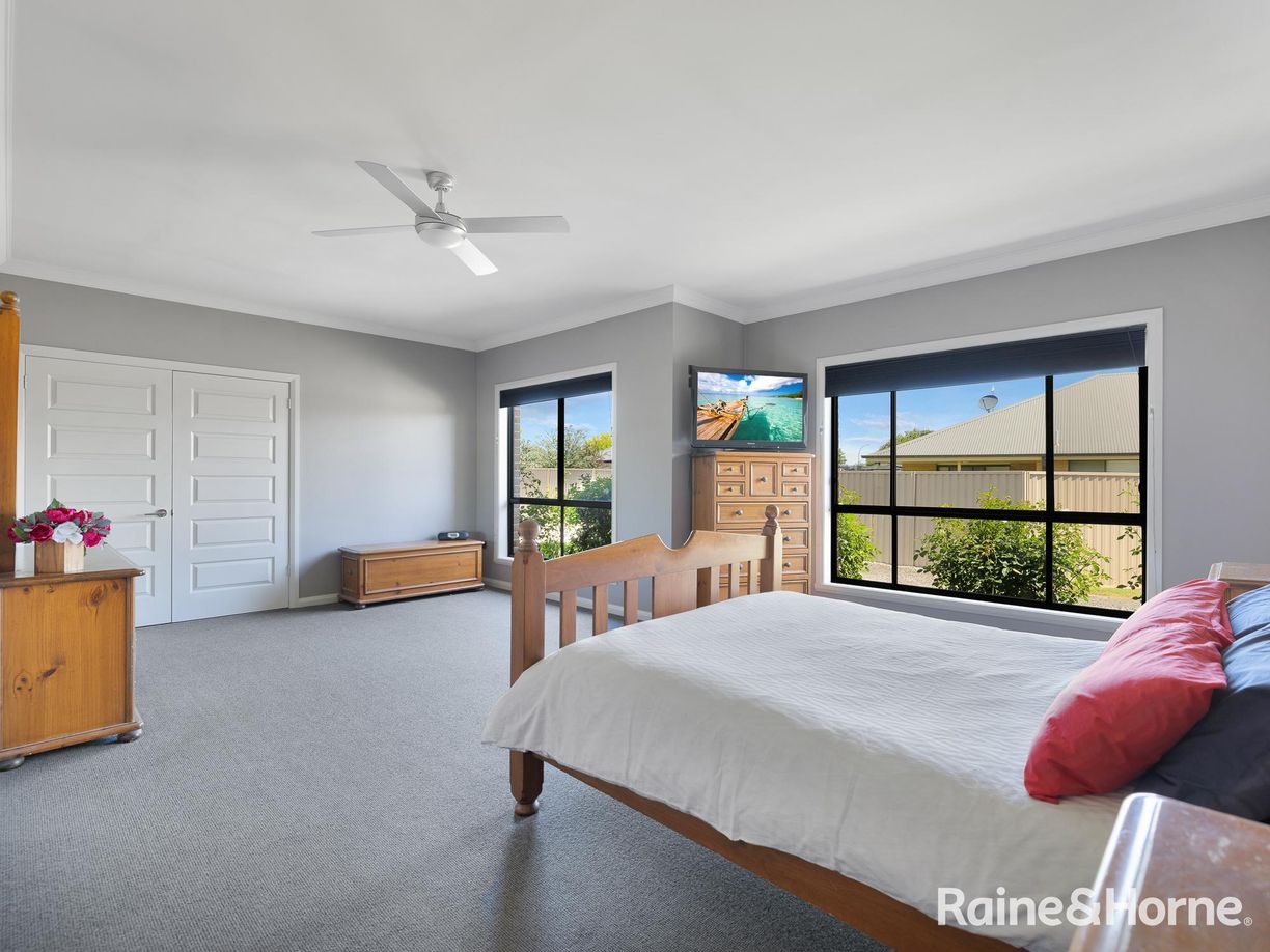 11 Willott Close — photo 16 of 30