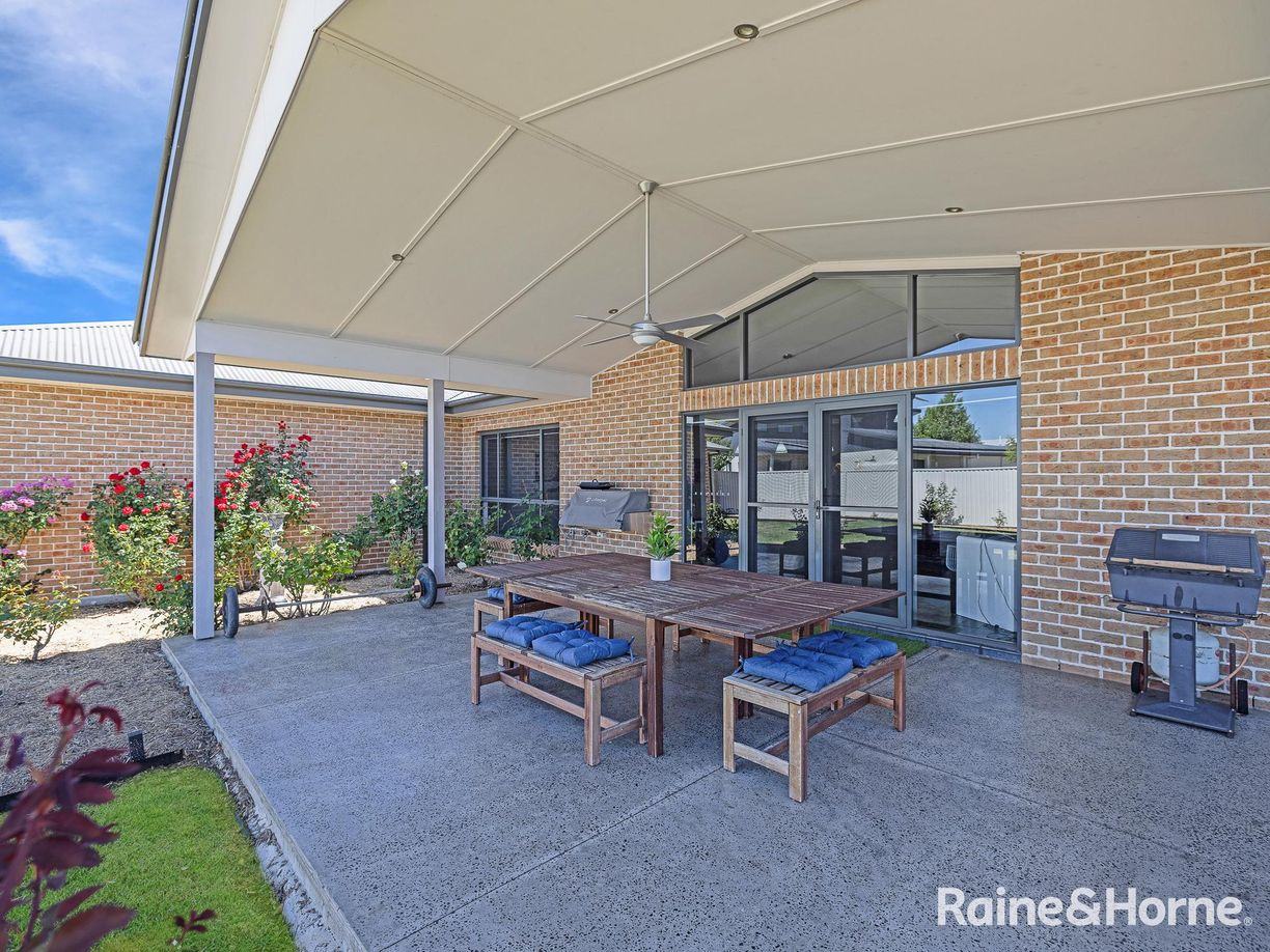 11 Willott Close — photo 3 of 30