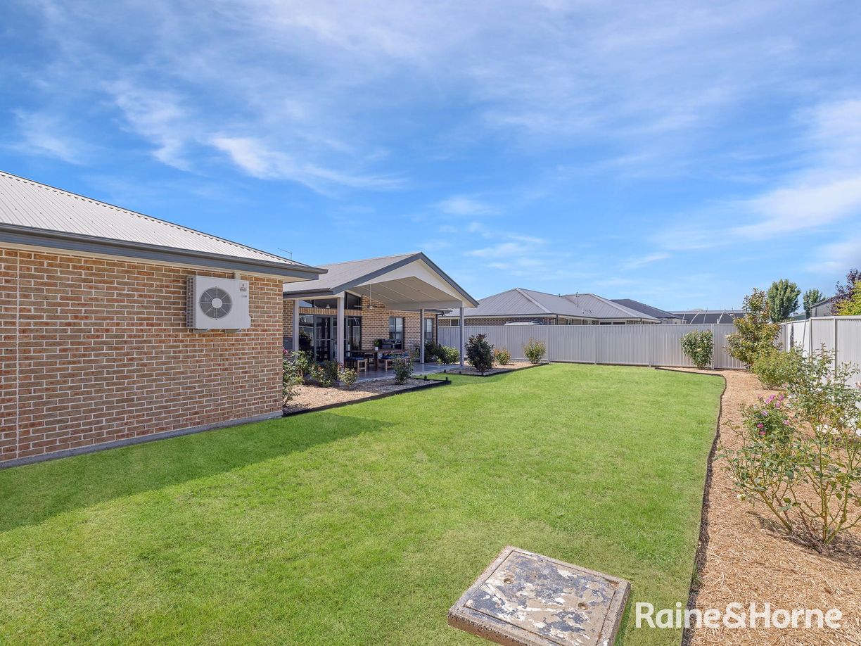 11 Willott Close — photo 25 of 30