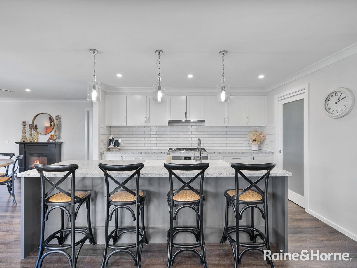 135 Hughes Street — photo 2 of 28