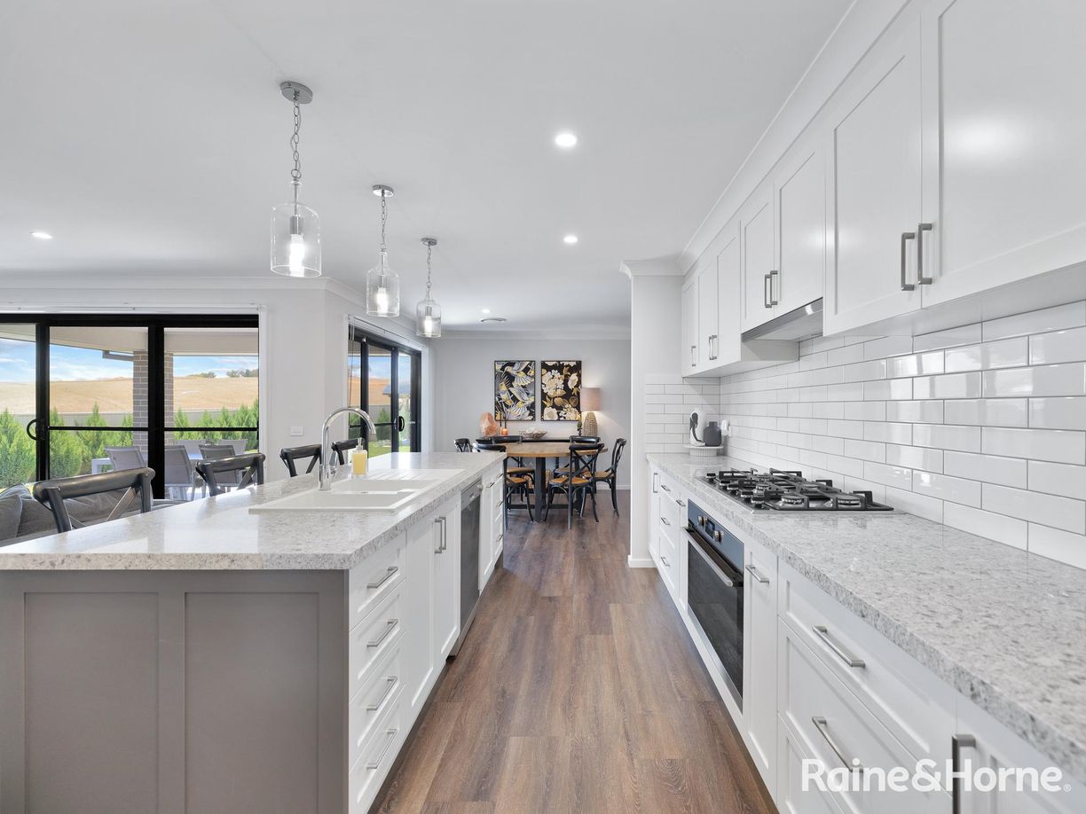 135 Hughes Street — photo 3 of 28
