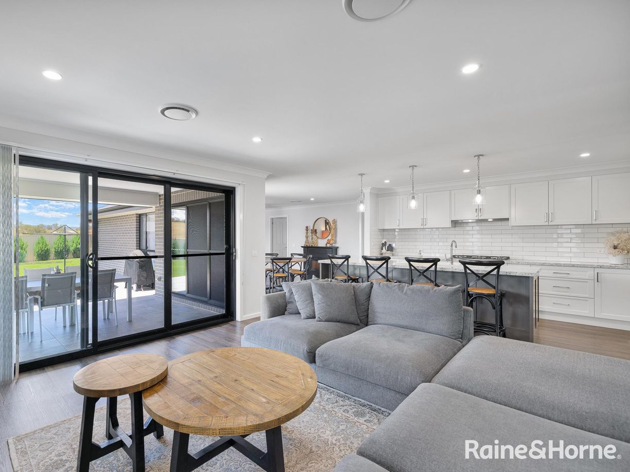 135 Hughes Street — photo 8 of 28