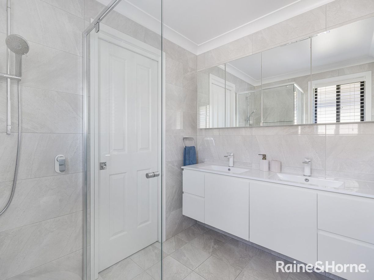 135 Hughes Street — photo 11 of 28