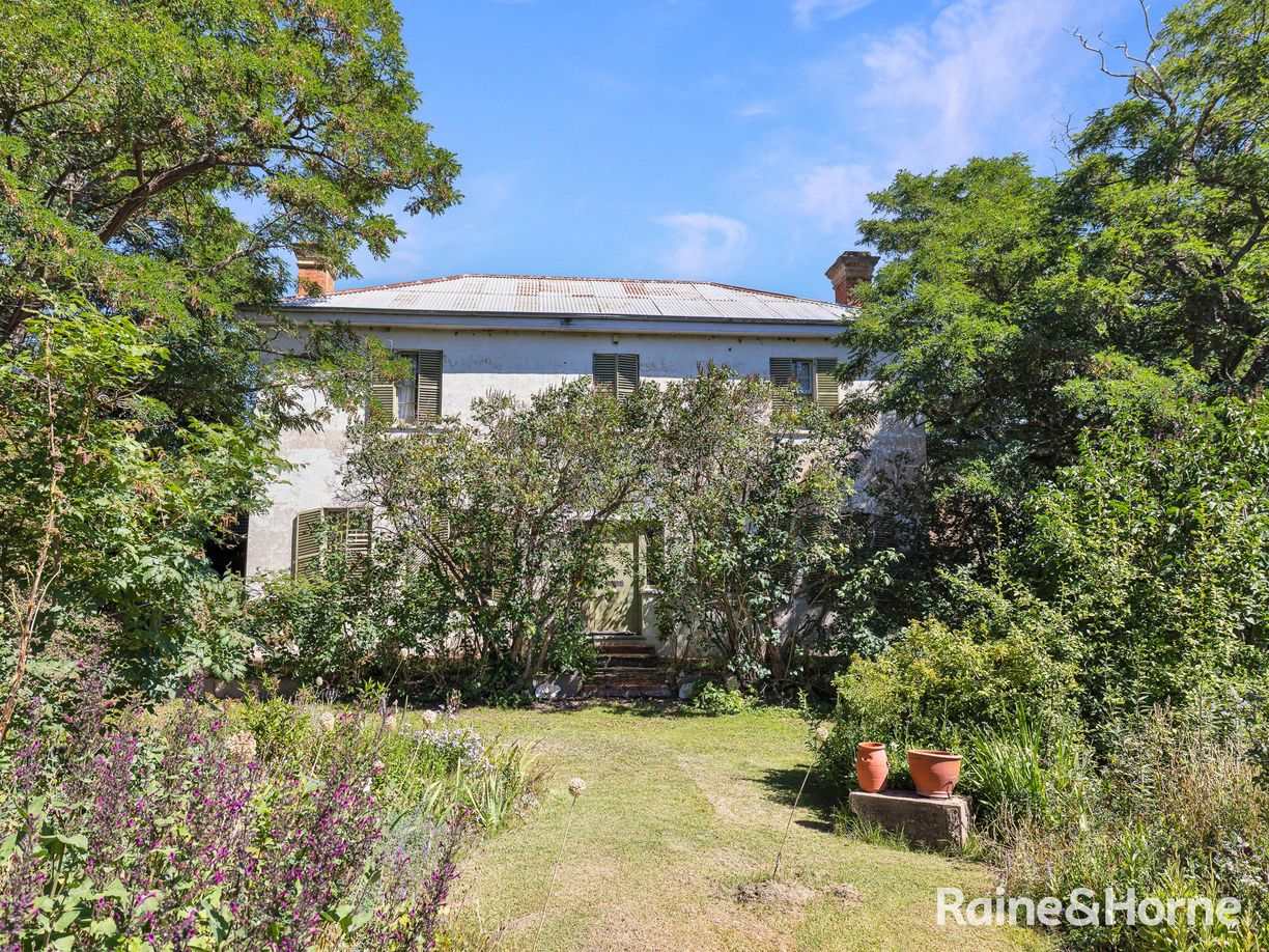 720 Vale Road — photo from Raine & Horne