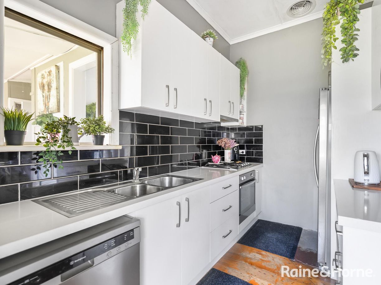 112 Peel Street — photo 6 of 25