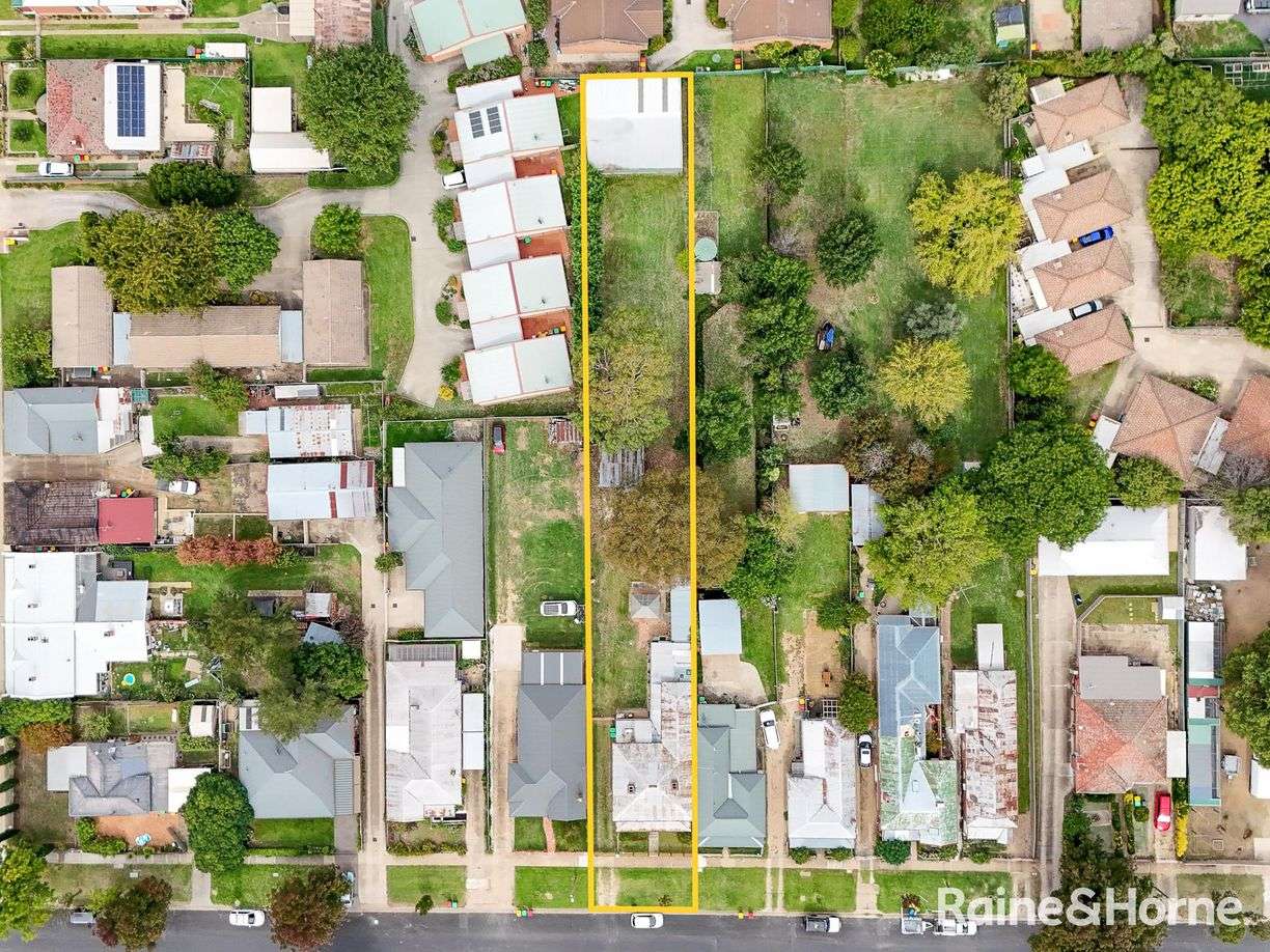112 Peel Street — photo from Raine & Horne
