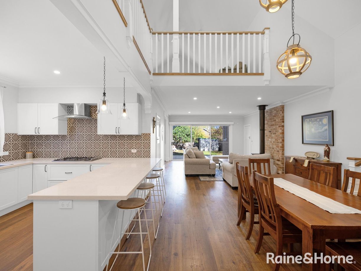 250 Peel Street — photo from Raine & Horne