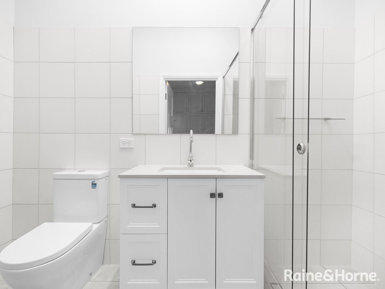 250 Peel Street — photo 12 of 23