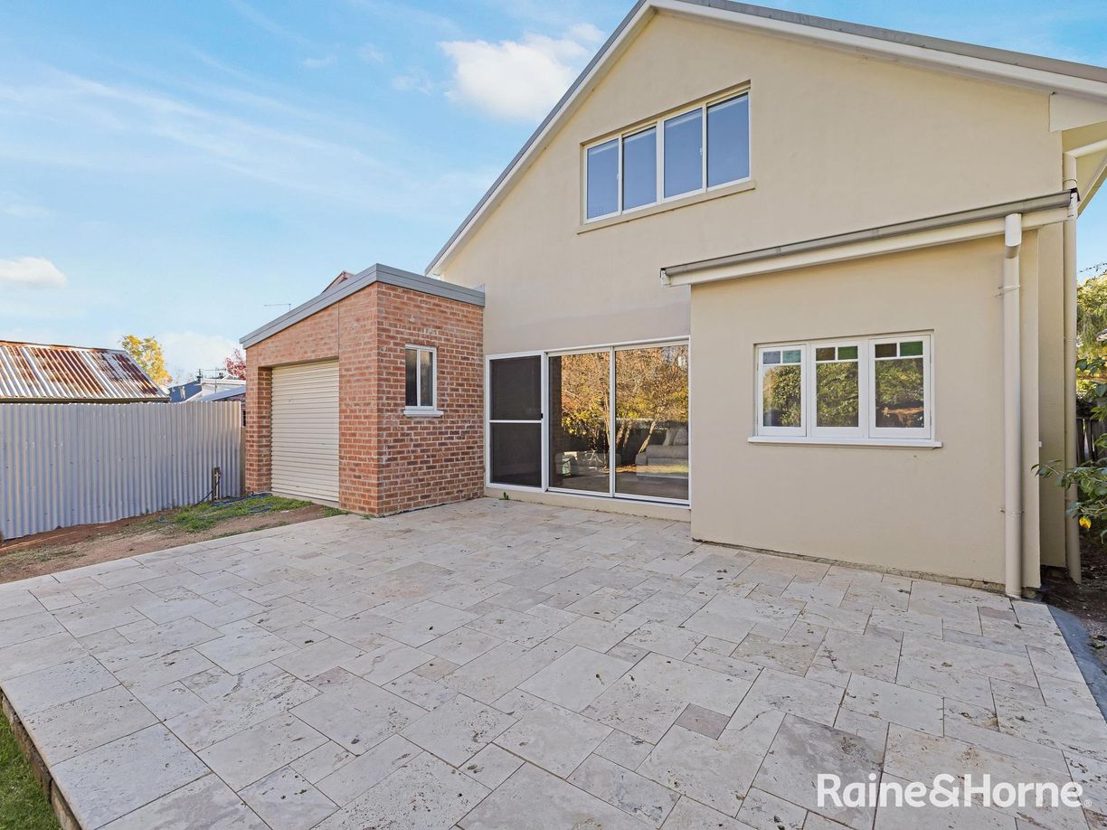 250 Peel Street — photo 17 of 23