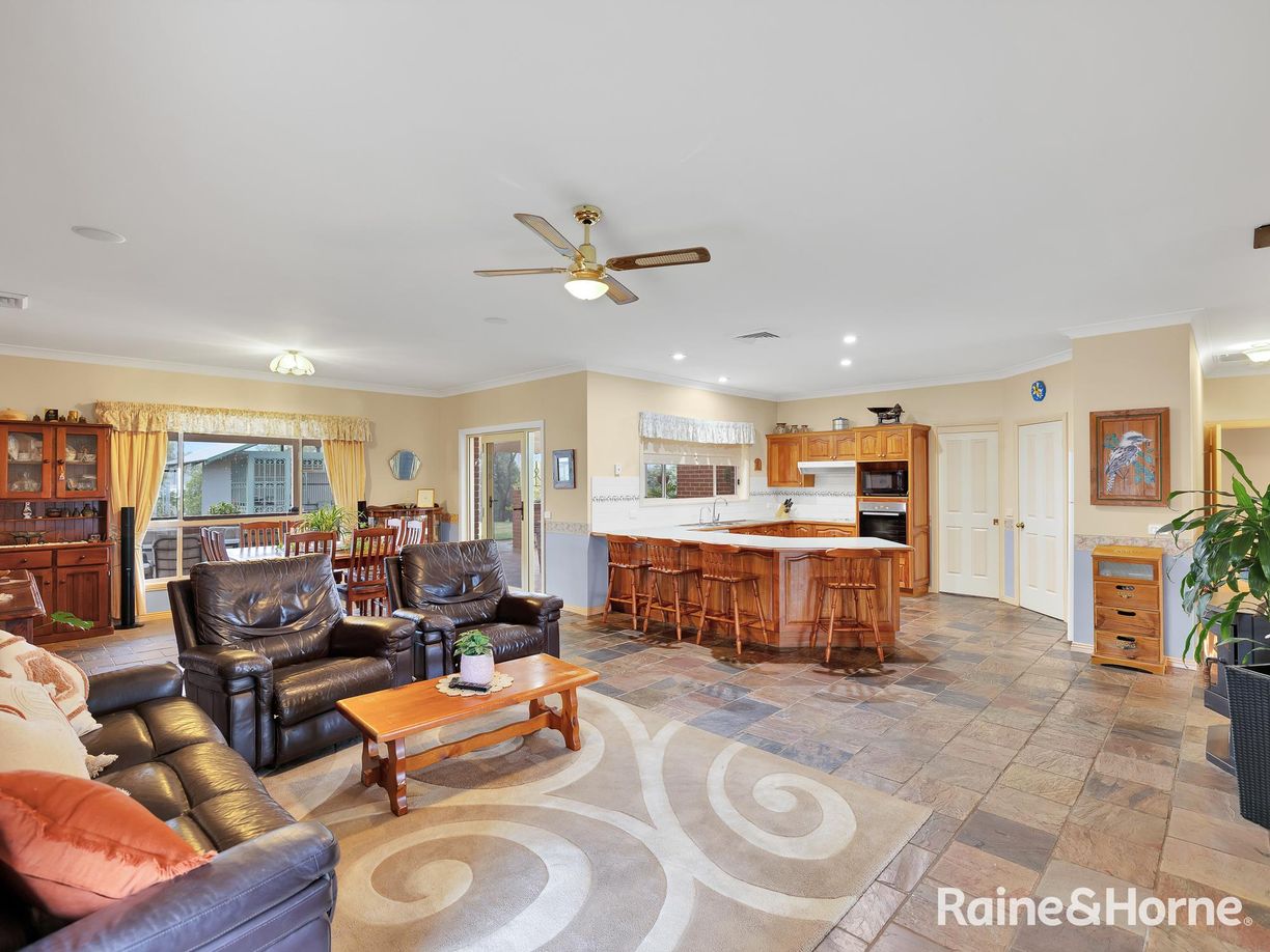 6 Mclennan Close — photo 3 of 28