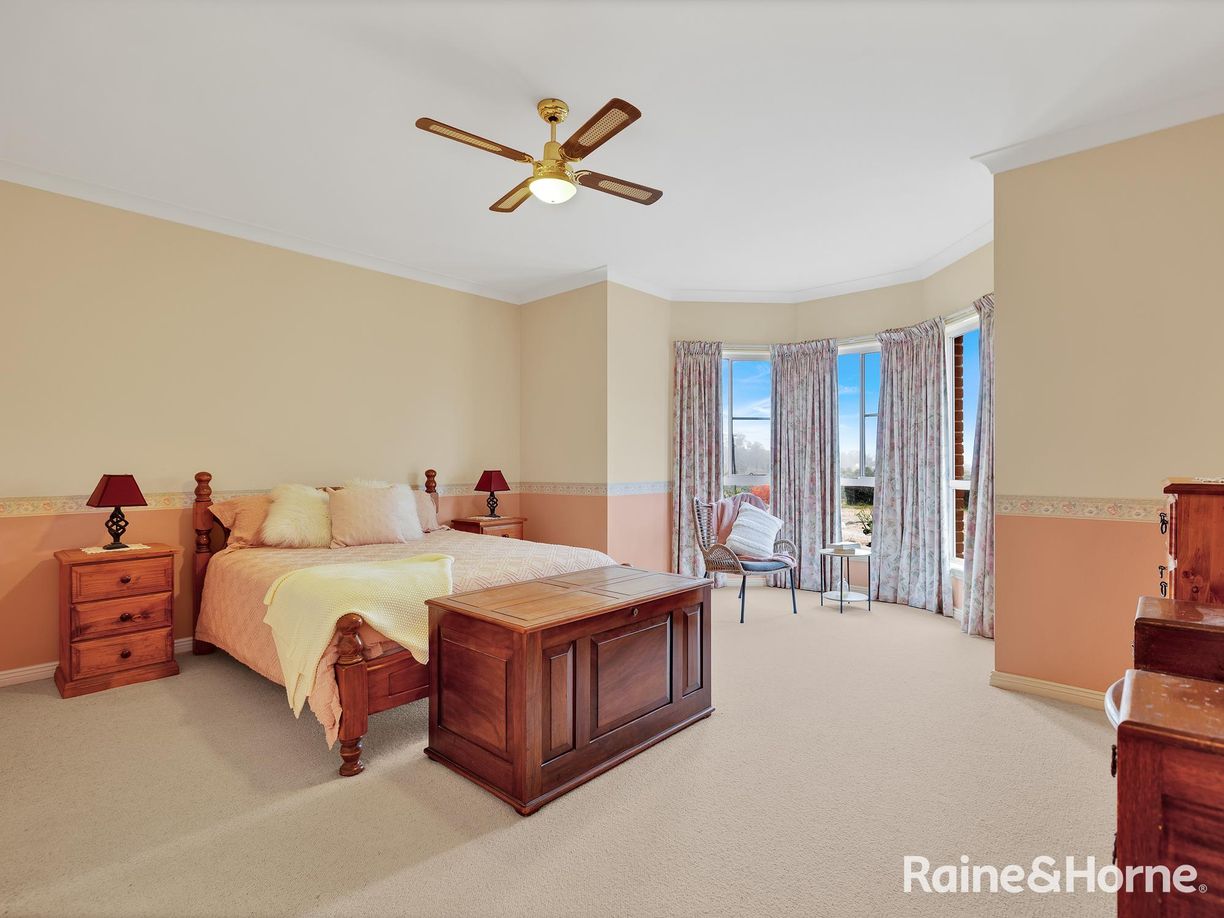 6 Mclennan Close — photo 10 of 28