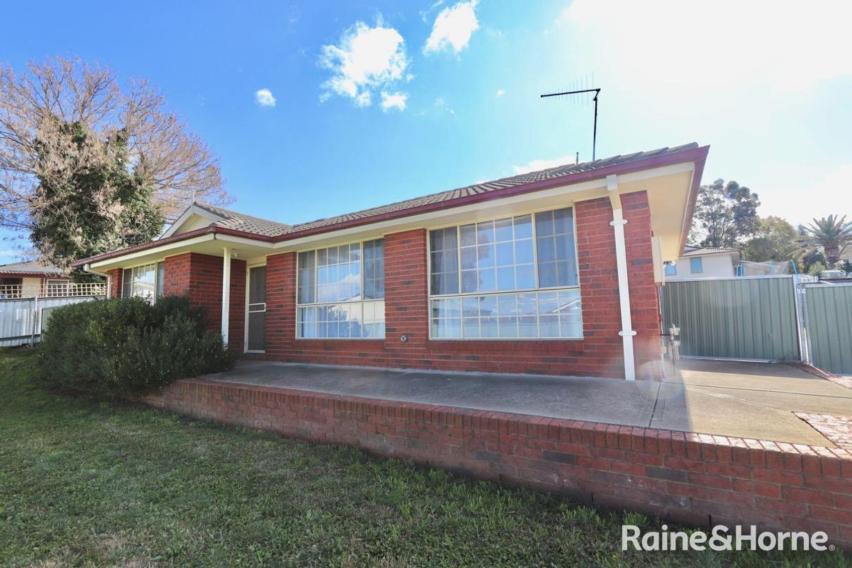 5 Noble Place — photo from Raine & Horne