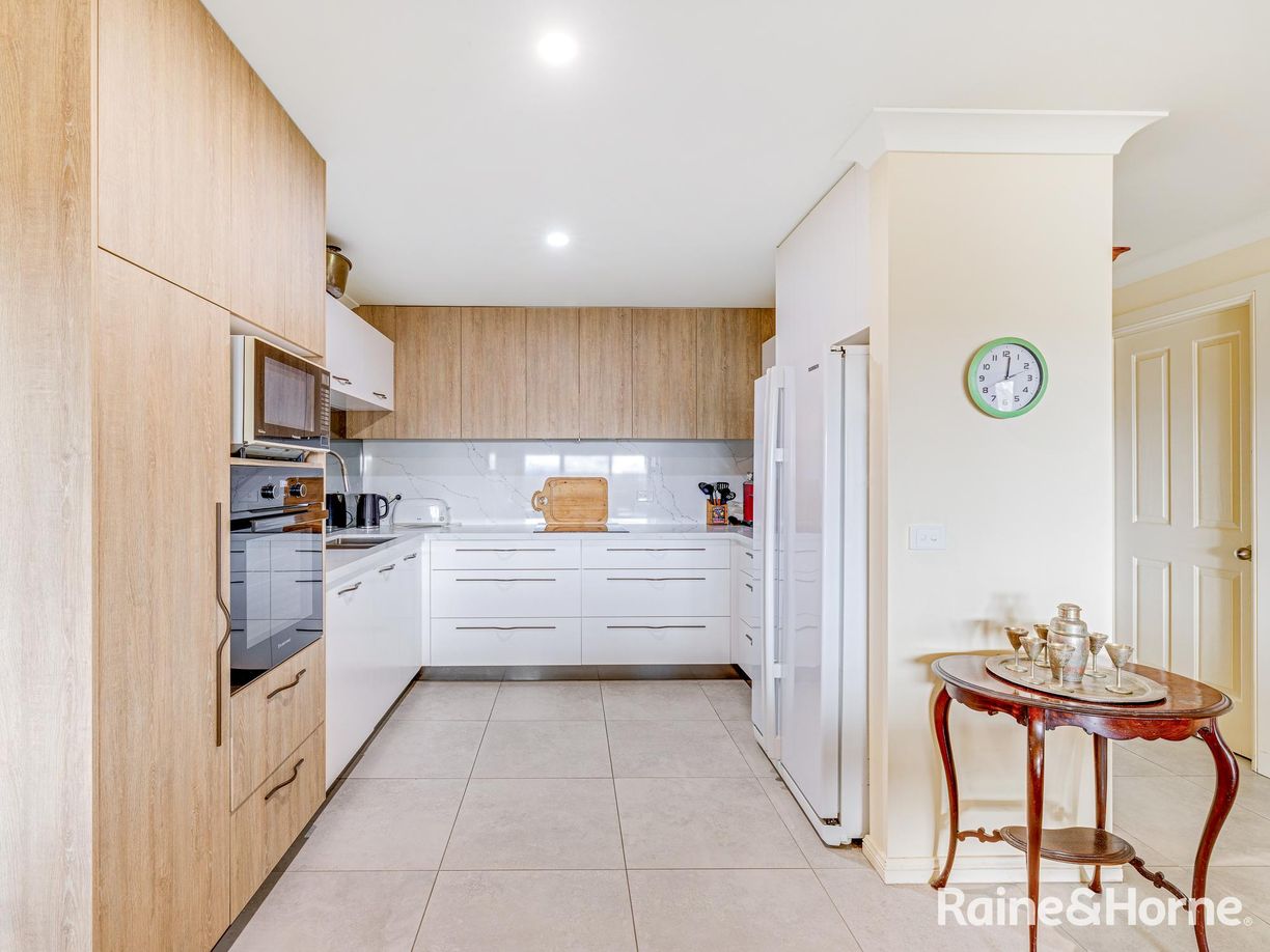 8/108 William Street — photo 3 of 18