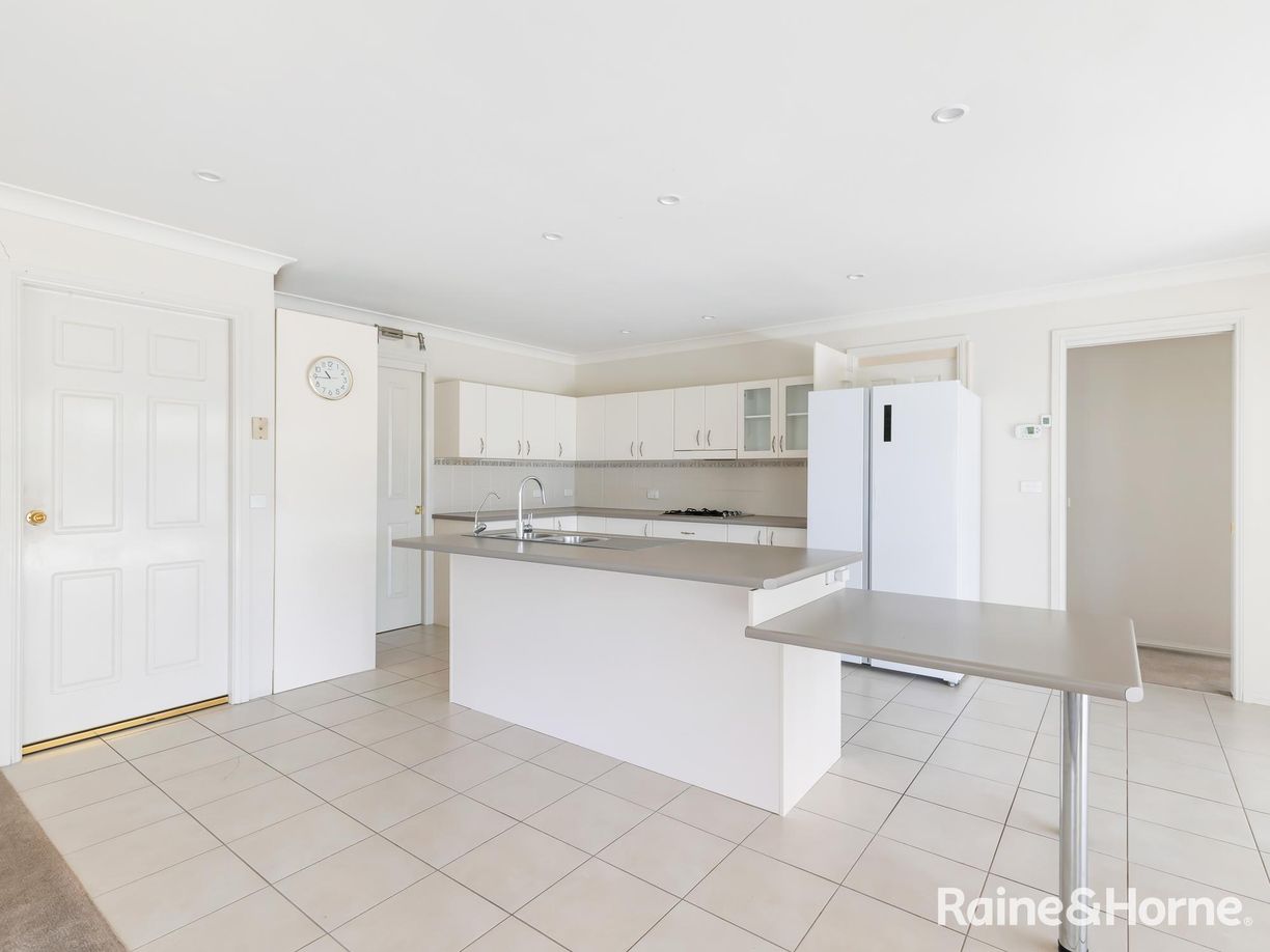 7 Huntingdale Close — photo 2 of 18