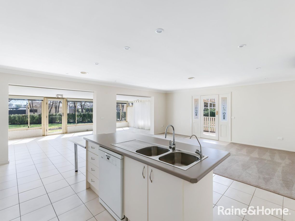 7 Huntingdale Close — photo 3 of 18