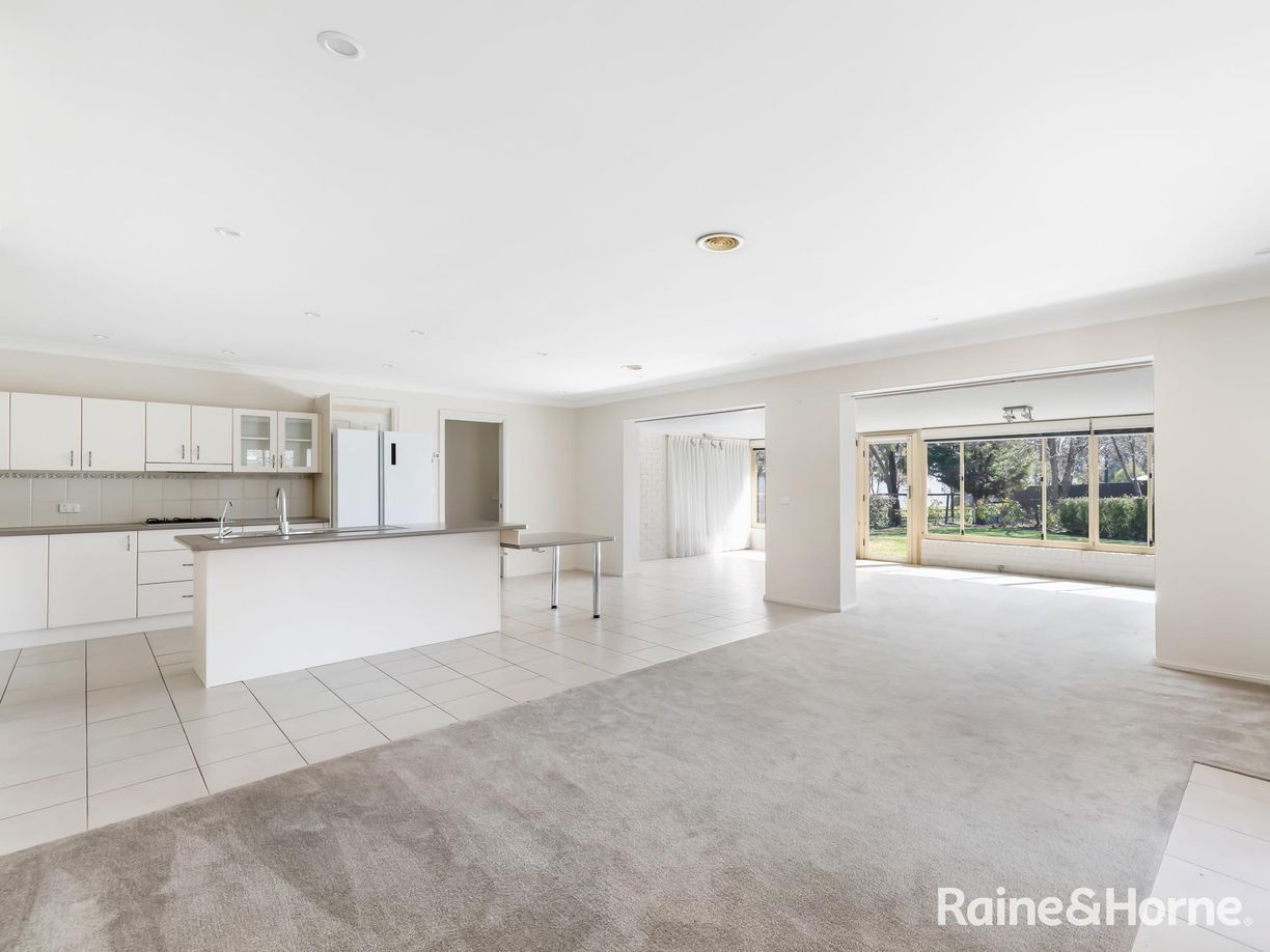 7 Huntingdale Close — photo 4 of 18