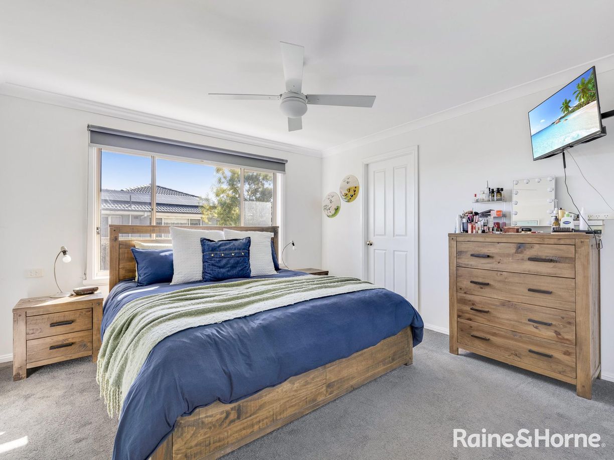 21 Howarth Close — photo 5 of 22
