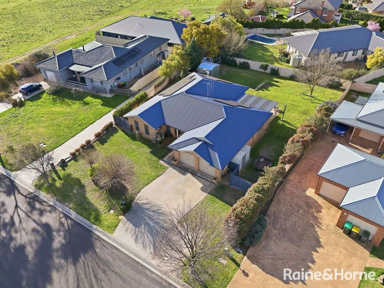21 Howarth Close — photo 21 of 22