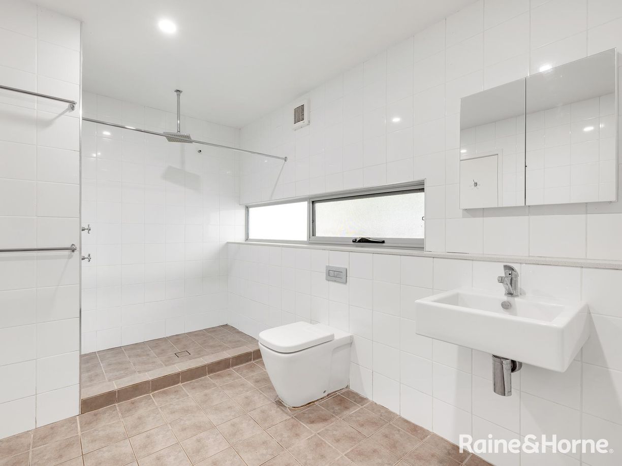 18B Eugenie Street — photo 11 of 19