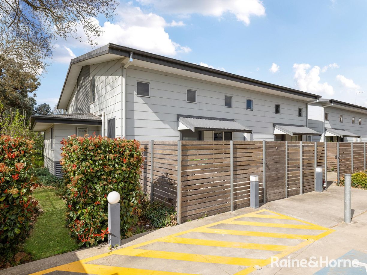 7/94 Havannah Street — photo from Raine & Horne