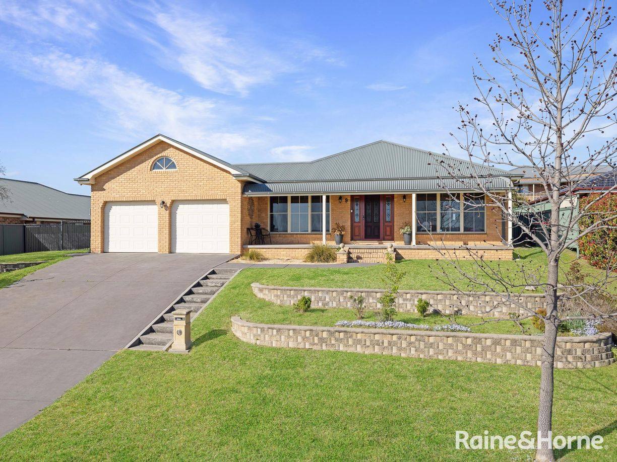 9 Cypress Crescent — photo from Raine & Horne