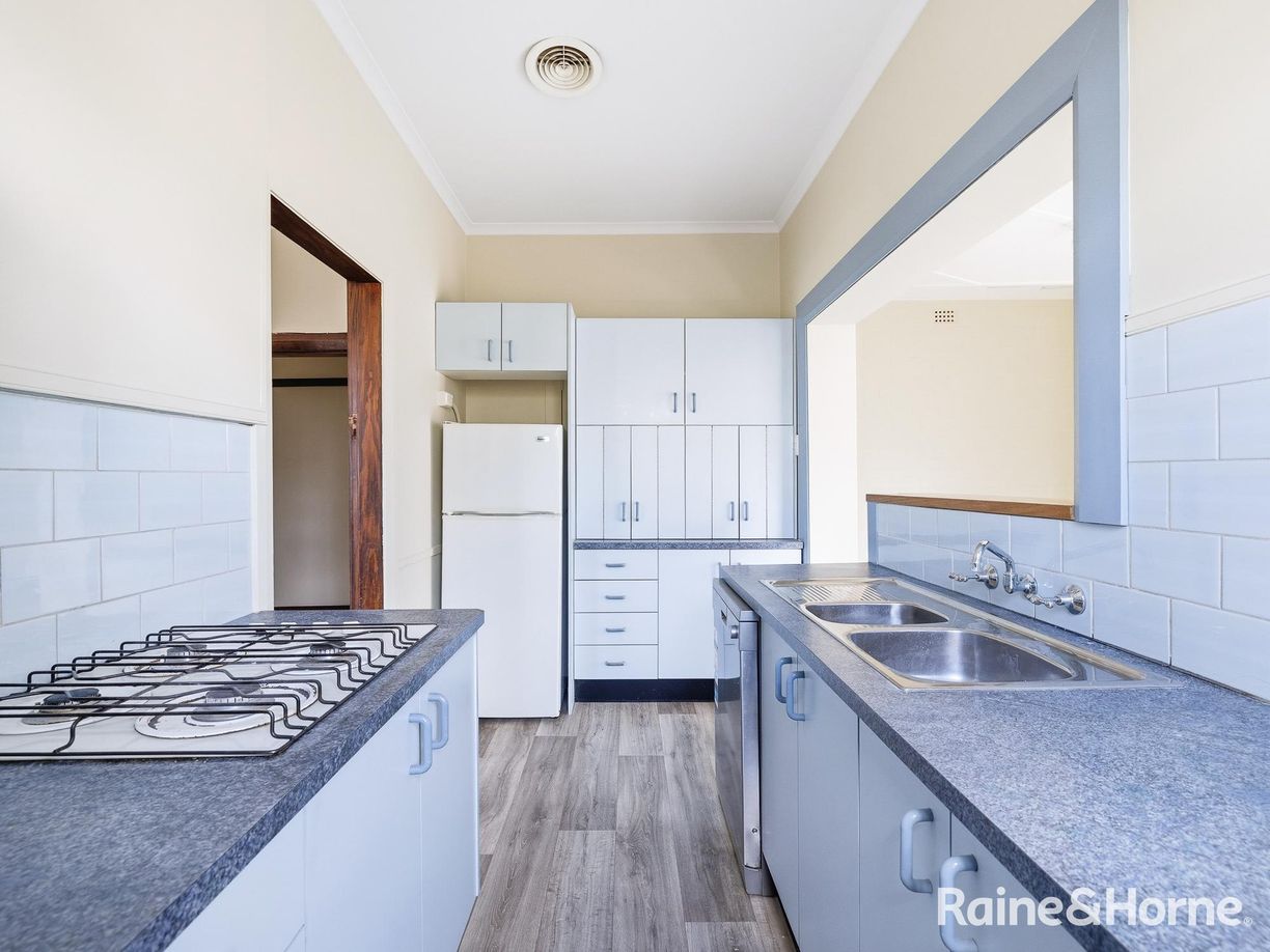 215 Stewart Street — photo 3 of 14