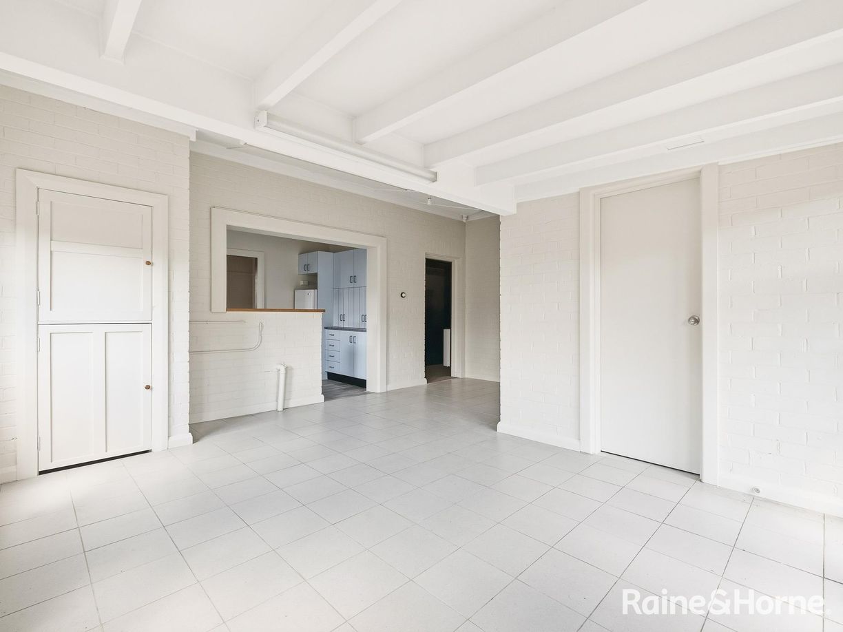 215 Stewart Street — photo 4 of 14
