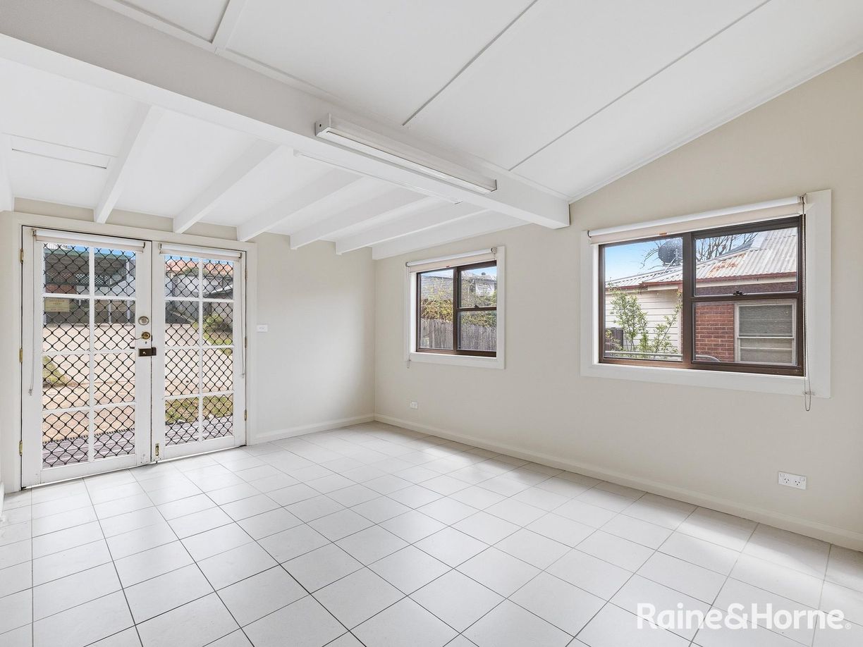 215 Stewart Street — photo 5 of 14