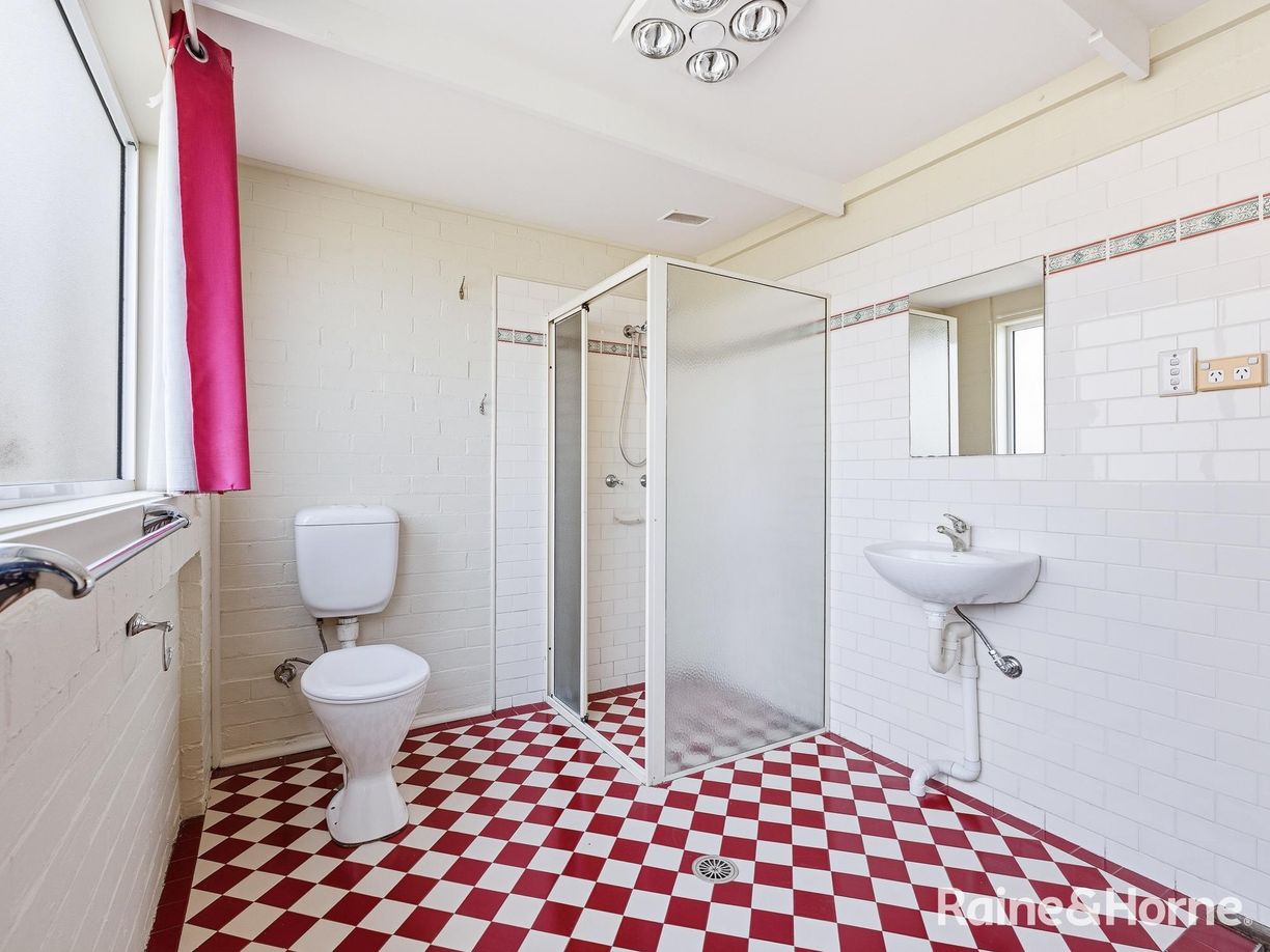 215 Stewart Street — photo 8 of 14
