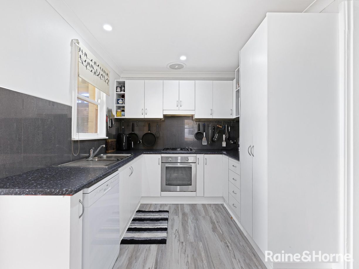 12 Lloyds Road — photo 3 of 15