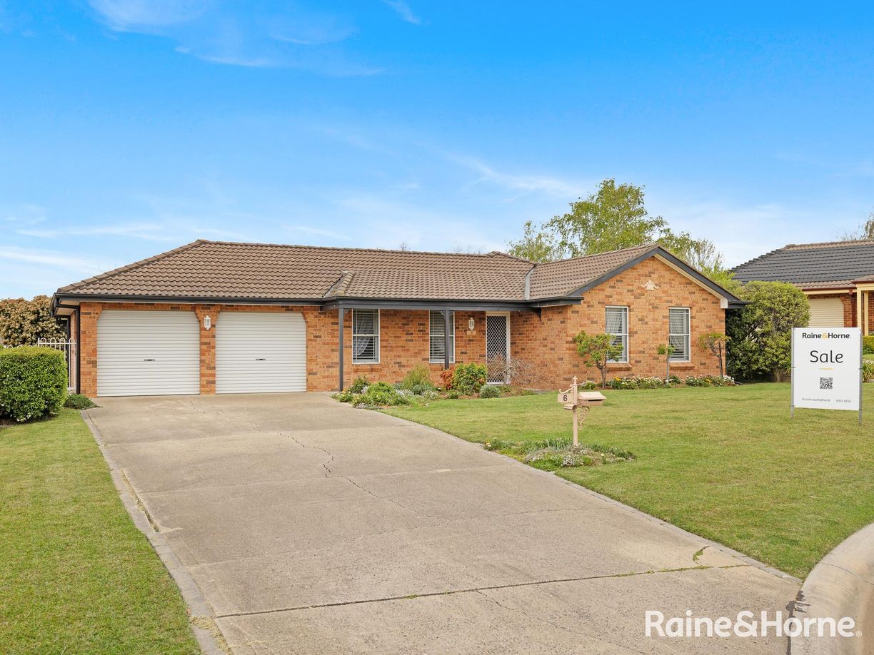 6 Hastings Place — photo from Raine & Horne