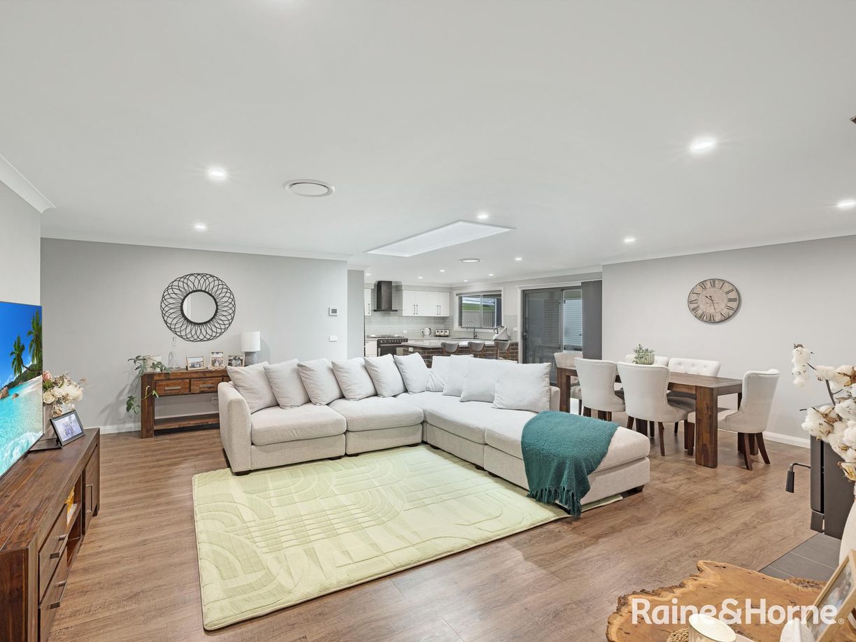 67 Newlands Crescent — photo 2 of 17