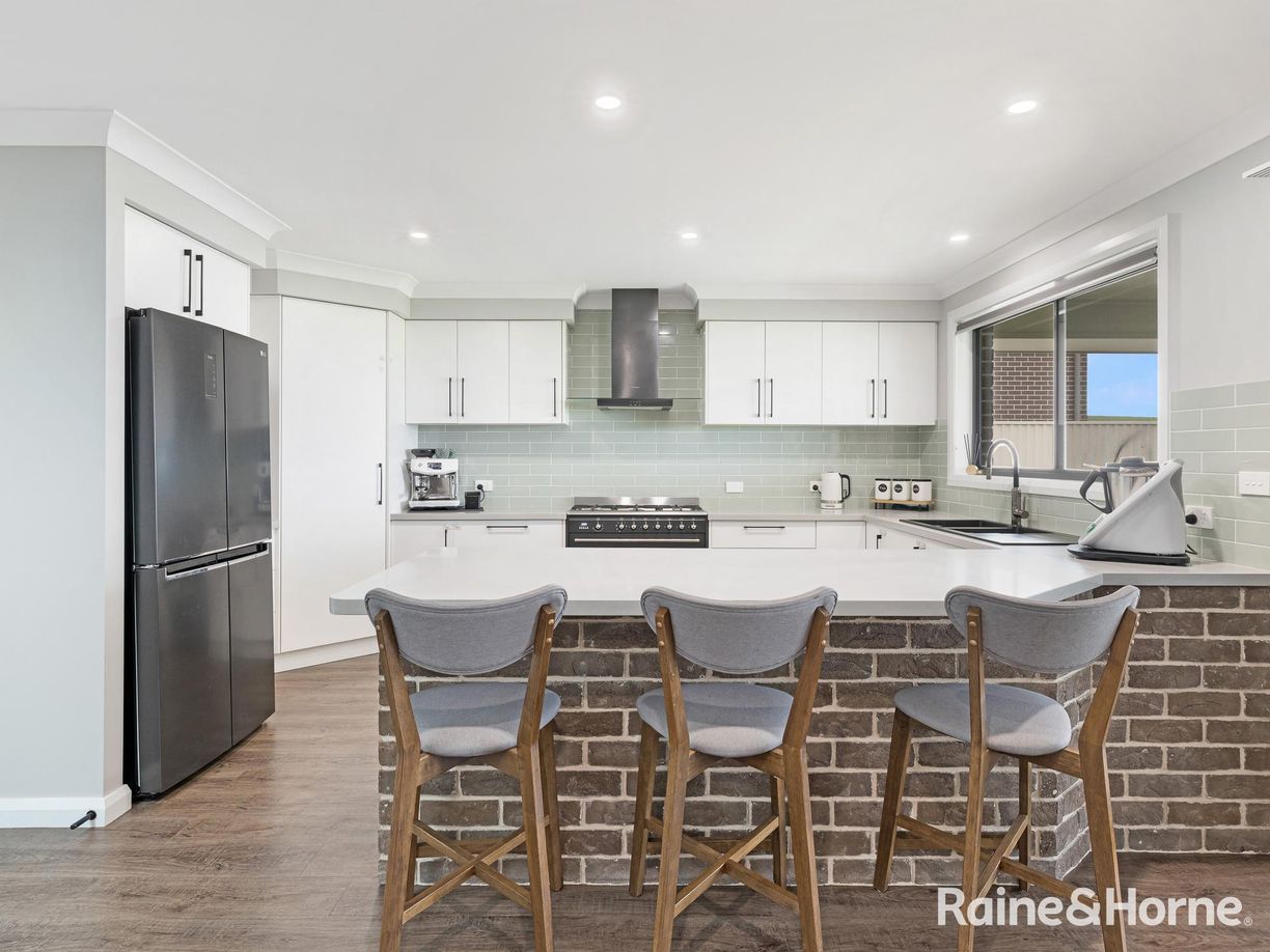 67 Newlands Crescent — photo 3 of 17