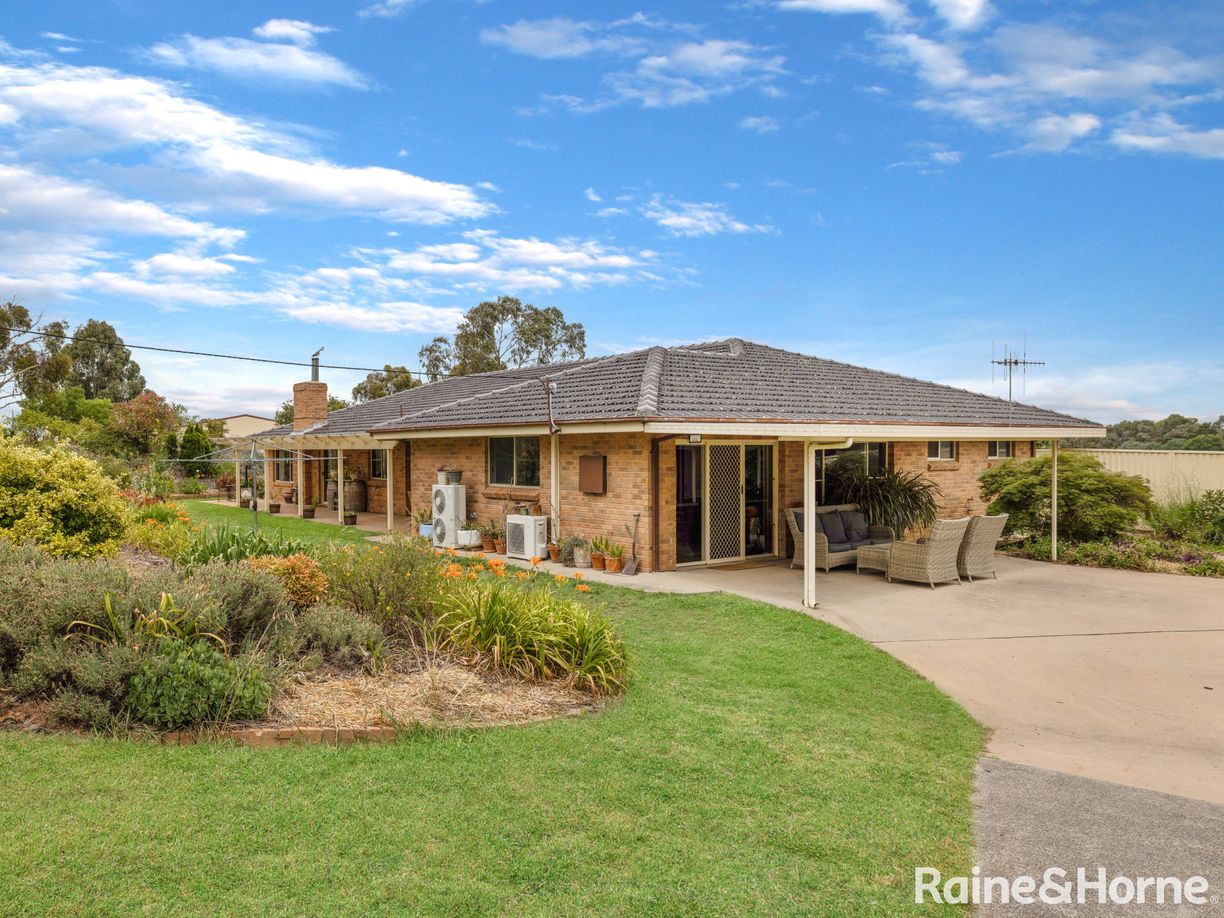 8 Delaware Crescent, ROBIN HILL, NSW 2795 Raine & Horne Bathurst