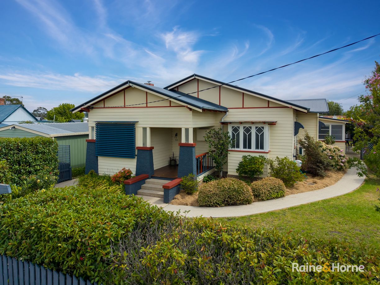 118 Miles Street — photo from Raine & Horne Armidale | Glen Innes