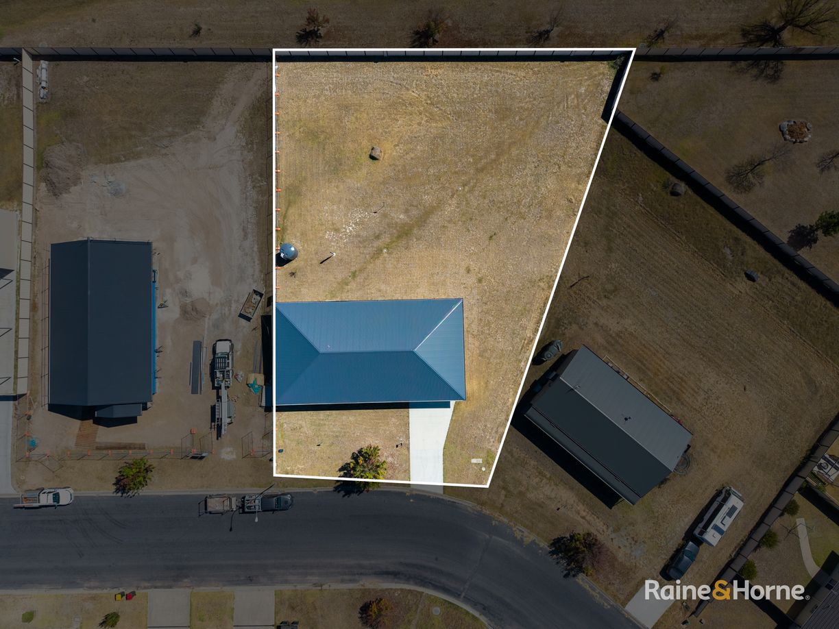 5 Parkes Drive — photo 14 of 15