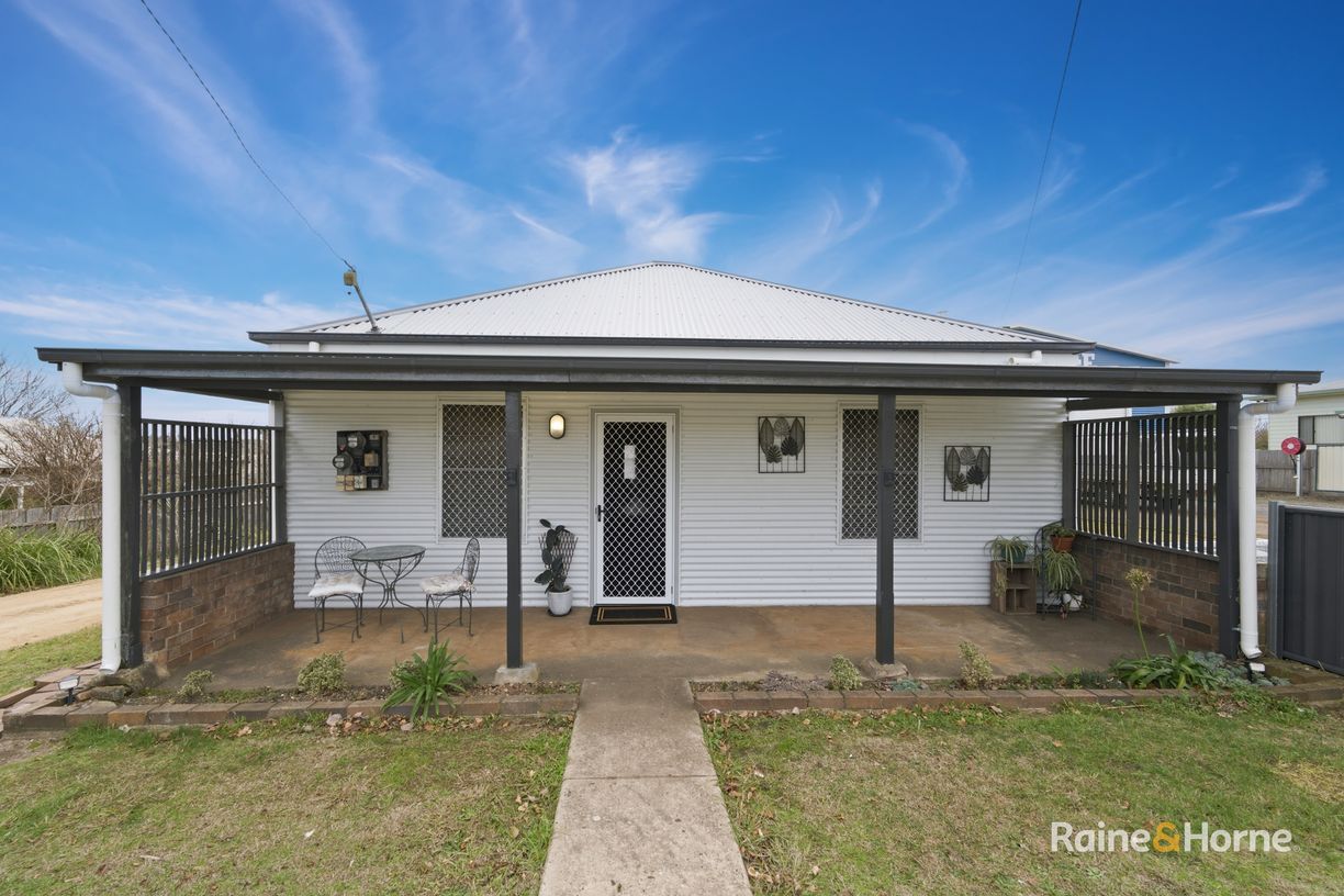 124 Ferguson Street — photo from Raine & Horne Armidale | Glen Innes
