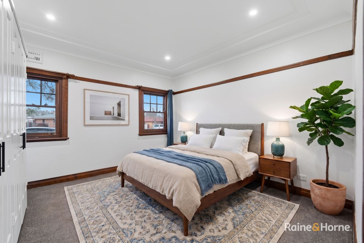 12 Samuelson Crescent — photo 3 of 13