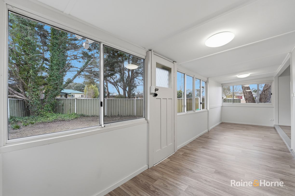 12 Samuelson Crescent — photo 8 of 13