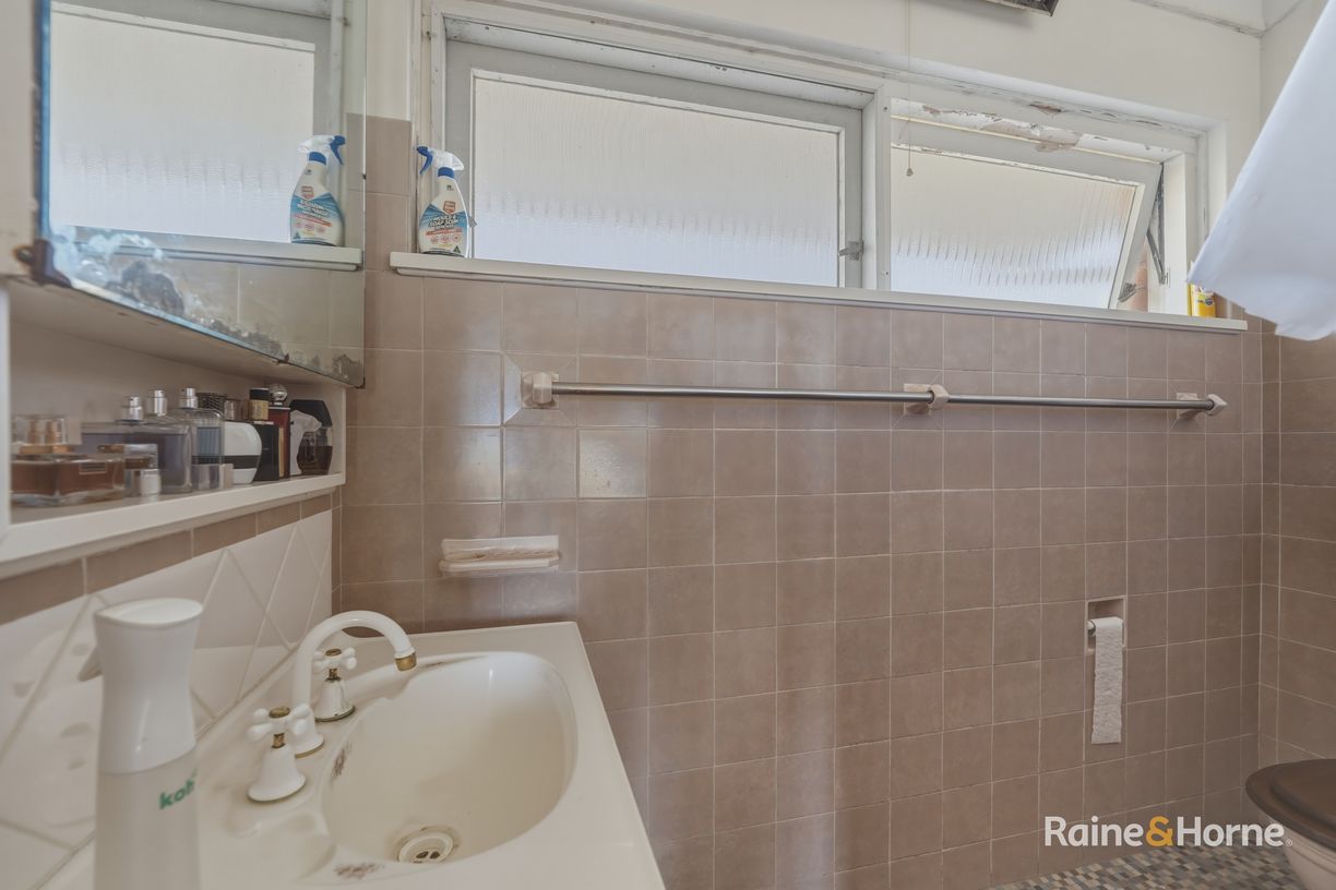 8 Dalley Street — photo 10 of 17